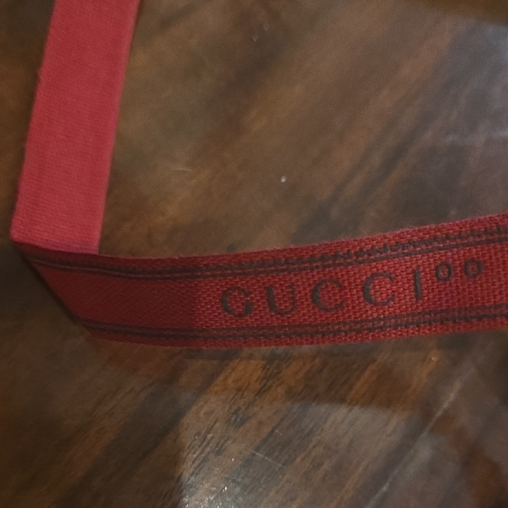 Gucci Beige Tissue Paper with Burgundy Gucci Ribbon - Picture 2 of 6